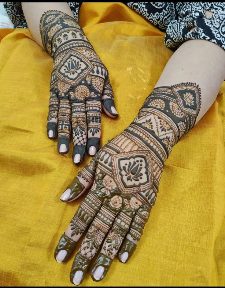 Anand mehandi art phone: 91 8532863925 Address: Shop No 22, GF Greater, 14th Ave, Gaur City 2, Ghaziabad, Uttar Pradesh 201009